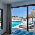 Willa La Mar - Managed By Almarina